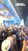 雷霆：？？尼克斯球迷在麦迪逊广场外高喊：我们要文班！