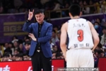 解说：听说杜锋有太多社会职务&对权力欲望强 经常不能完整带训练